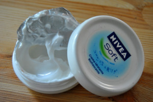 Allarme crema Nivea ricca di paraffina