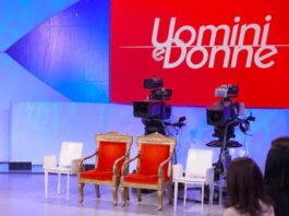 Casting Uomini e Donne: come partecipare al programma come tronista o corteggiatore