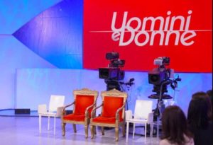 Casting Uomini e Donne: come partecipare al programma come tronista o corteggiatore