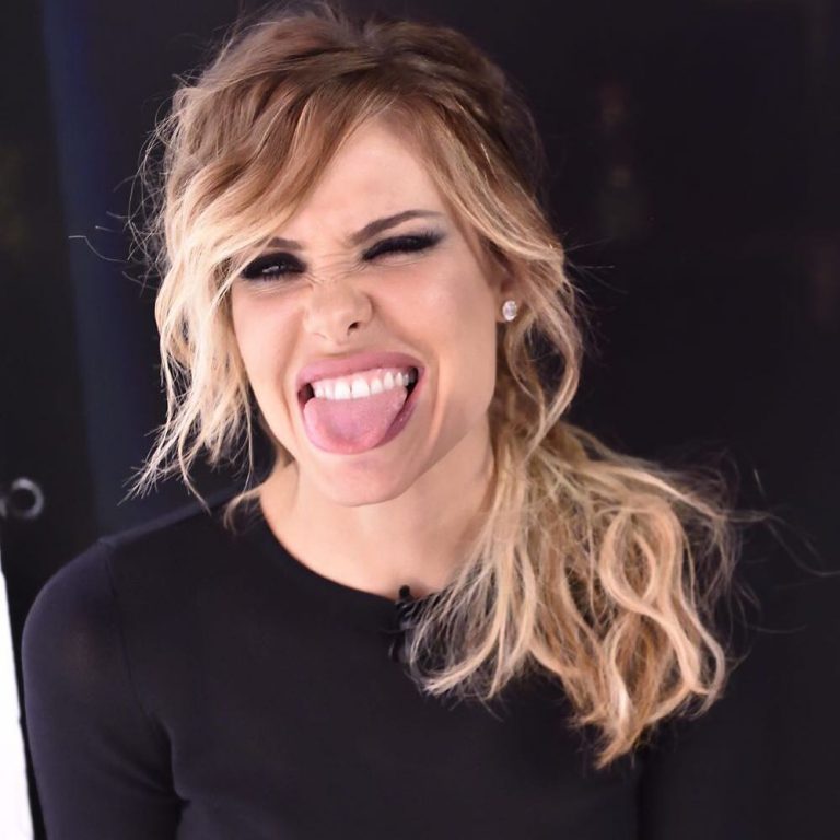 Ilary Blasi biografia chi è, età, altezza, peso, tatuaggi, figli, marito, Instagram e vita