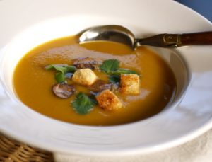 Come fare zuppa autunnale di castagne e zucca