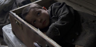 Naked Among Wolves - Il bambino nella valigia: in onda Domenica 27 Gennaio 2019 su Rete Quattro, cast, trama e orario