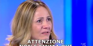 Patrizia scrive a C'è Posta per Te per recuperare rapporto con i tre figli: loro chiudono la busta