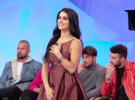 Teresa Langella in lacrime a Uomini e Donne vedendo video del padre: "scusami se sono stato assente"