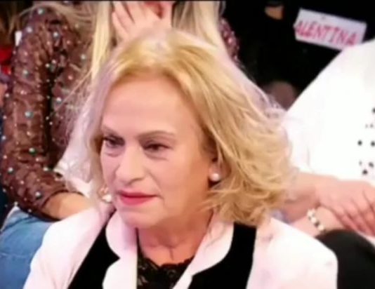 Angela Di Iorio del trono over riceve proposta indecente da Beniamino: "ho casa libera"