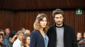 Come e dove rivedere le Repliche e Streaming delle puntate intere della fiction La Porta Rossa