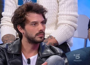 Davide Digeso asfalta la tronista Angela Nasti di Uomini e Donne: 