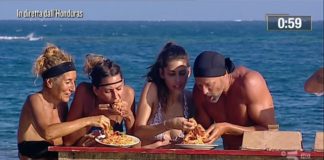 Jo Squillo nasconde gli spaghetti nel costume all'Isola dei Famosi 2019