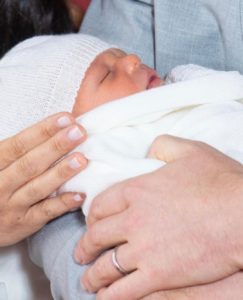 Meghan Markle ed Harry presentano il Royal Baby: 