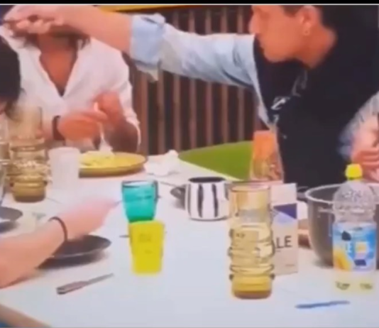 Ragazzi del Grande Fratello 16 condiscono la pasta con passata di pomodoro cruda e olio per friggere