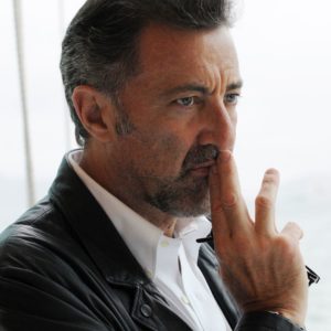 Luca Barbareschi esclude i suoi sei figli dall'eredità: 