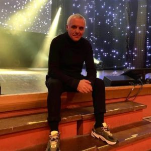 Giorgio Panariello racconta la sua infanzia emozionandosi: 