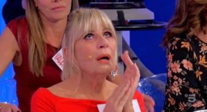 Juan Luis Ciano di Uomini e Donne, sente altre donne fuori dal programma: Gemma Galgani in lacrime