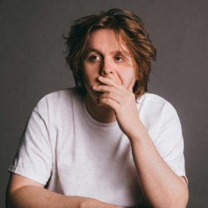 Lewis Capaldi biografia: chi è, età, altezza, peso, figli, moglie e vita privata