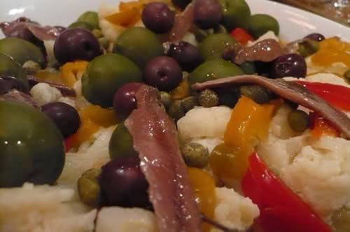 Come fare l&amp;#39;Insalata di Rinforzo Napoletana: ricetta con cavolfiore ...