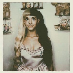 Melanie Martinez biografia: chi è, età, altezza, peso, figli, marito, Instagram e vita privata