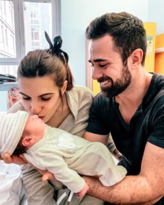 Roberto Valbuzzi di “Cortesie per gli ospiti” è diventato papà: nata Alisea