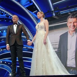 Amadeus ricorda l'amico e conduttore Fabrizio Frizzi a Sanremo 2020: 