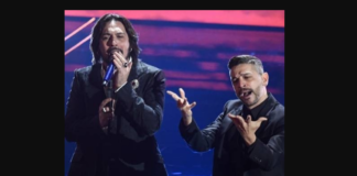 Chi è Mauro Iandolo interprete della lingua dei segni (LIS) che ha cantato accanto a Le Vibrazioni a Sanremo