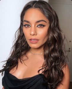 Vanessa Hudgens biografia: chi è, età, altezza, peso, figli, marito, Instagram e vita privata