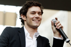 Adam Brody biografia: chi è, età, altezza, peso, figli, moglie, Instagram e vita privata