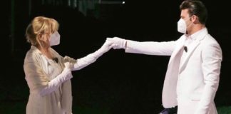 Gemma Galgani riceve regalo dalla madre di Nicola Vivarelli: si commuove e piange