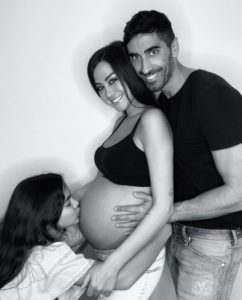 Giorgia Palmas e Filippo Magnini annunciano di aspettare un figlio: 