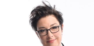 Sue Perkins biografia: chi è, età, altezza, peso, compagna, Instagram e vita privata