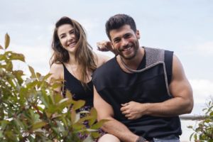 Bay Yanlis Signor Sbagliato con Can Yaman e Ozge Gurel: dove e come guardare le puntate su YouTube