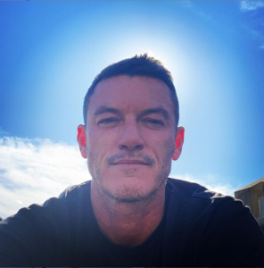 Luke Evans biografia: chi è, età, altezza, peso, compagno, Instagram e vita privata