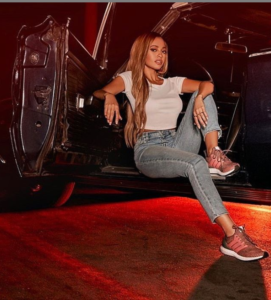 Vanessa Morgan biografia: chi è, età, altezza, peso, figli, marito, Instagram e vita privata
