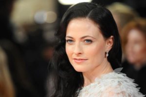 Lara Pulver biografia: chi è, età, altezza, peso, figli, marito, Instagram e vita privata