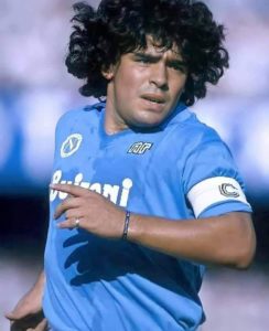 Diego Armando Maradona biografia: chi era, carriera, squadre allenate, figli e moglie