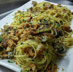 Come fare le Linguine con Lupini e tarallo sbriciolato: cosa occorre e procedimento