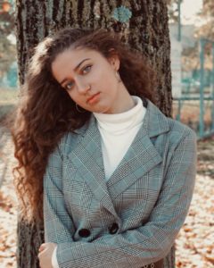 Elena Faggi biografia: chi è, età, altezza, peso, fidanzato, canzoni, Instagram e vita privata