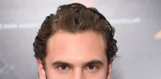 Tom Bateman biografia: chi è, età, altezza, peso, figli, moglie, Instagram e vita privata