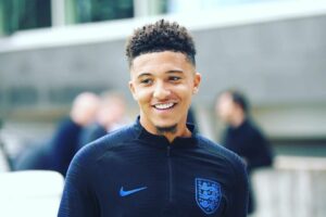 Jadon Sancho biografia: chi è, età, altezza, peso, tatuaggi, figli, moglie, Instagram e vita privata