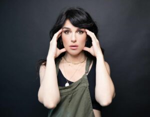 Shenae Grimes biografia: chi è, età, altezza, peso, figli, marito, Instagram e vita privata