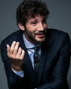 Stefano De Martino Debutta a Il Collegio 2023: Il Suo Nuovo Ruolo Emozionante