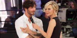 Stefano De Martino fa sapere che il suo mentore è Maria De Filippi: 