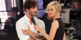 Stefano De Martino fa sapere che il suo mentore è Maria De Filippi: "affronta il suo mestiere con divertimento"