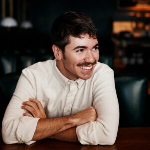 Noah Galvin biografia: chi è, età, altezza, peso, compagno, Instagram e vita privata