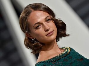 Alicia Vikander biografia: chi è, età, altezza, peso, figli, marito, Instagram e vita privata