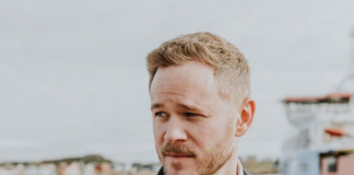 Aaron Ashmore biografia: chi è, età, altezza, peso, figli, moglie, Instagram e vita privata