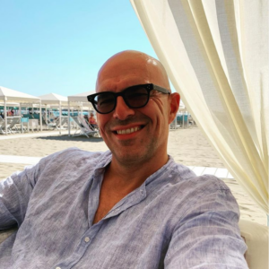 Andrea Favaretto biografia: chi è, età, altezza, peso, figli, moglie, libri, Instagram e vita privata