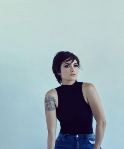 Daniella Pineda biografia: chi è, età, altezza, peso, figli, marito, Instagram e vita privata