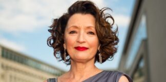 Lesley Manville biografia: chi è, età, altezza, peso, figli, marito, Instagram e vita privata