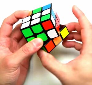 Come risolvere il Cubo di Rubik: soluzione, guida e mosse