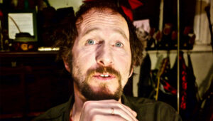 Paul Kaye biografia: chi è, età, altezza, peso, figli, moglie, Instagram e vita privata