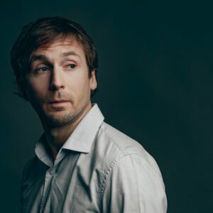 Tom Basden biografia: chi è, età, altezza, peso, figli, moglie, Instagram e vita privata